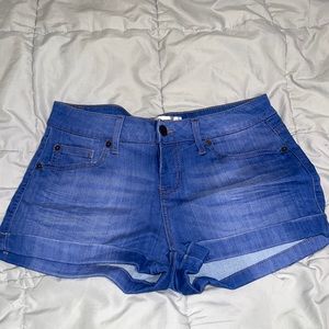 No boundaries Jean shorts.